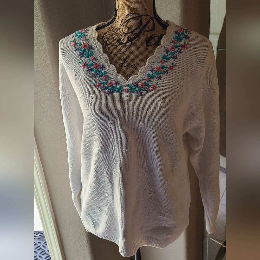 Vintage Northern Reflections White with Flowers Women's Large Sweater